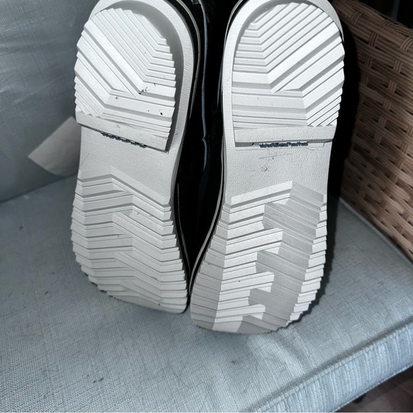 L.L. Bean Primaloft Women's Dark Blue Winter Boots with Fur Trim - Picture 8 of 8